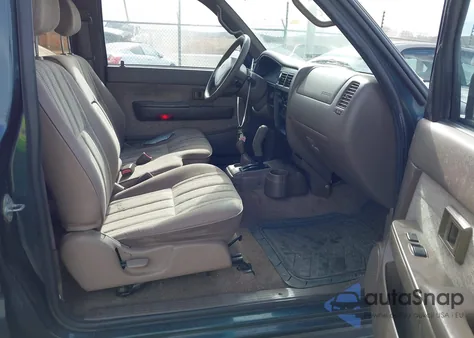 1998 Toyota Tacoma из США, поврежденный, VIN 4TAWM72N5WZ010183